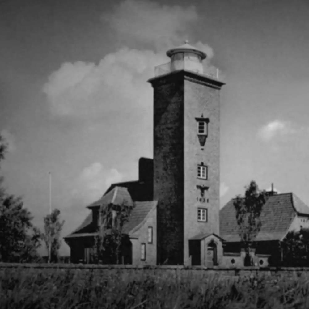 Bild des Leuchturms Pelzerhaken aus dem Film „Cap Arcona – Autopsie eines Verbrechens“