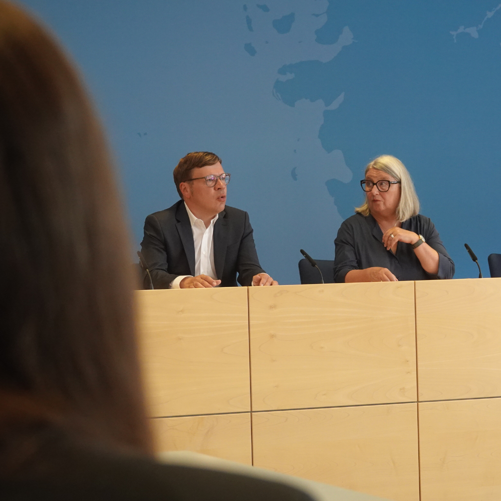 Christian Meyer-Heidemann und Bildungsministerin Dorit Stenke