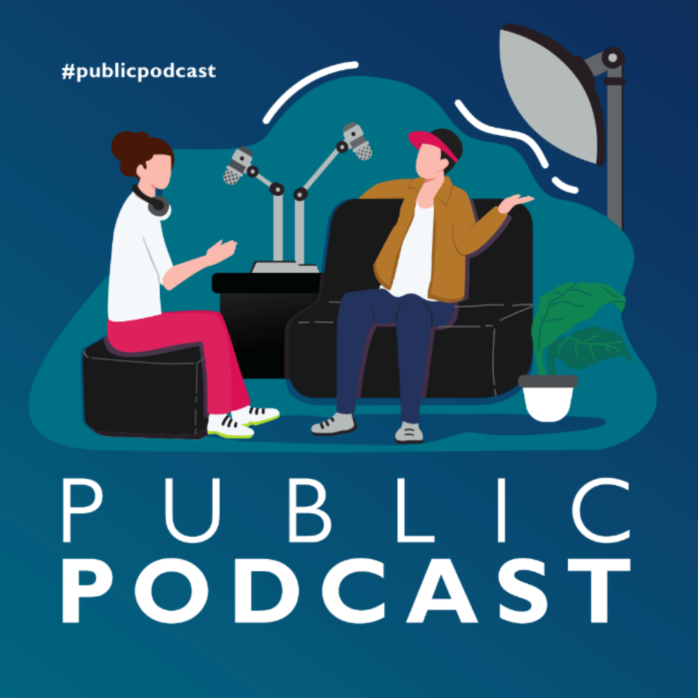 Comic-Darstellung einer Podcastaufzeichnung. Darunter Schriftzug Public Podcast