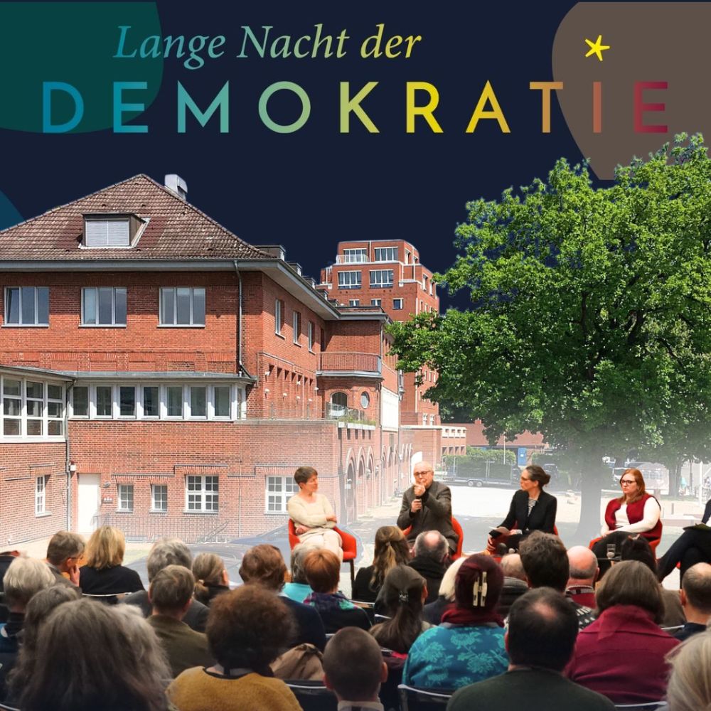 Collage mit der Seeburg, Publikum und dem Logo der Langen Nacht der Demokratie