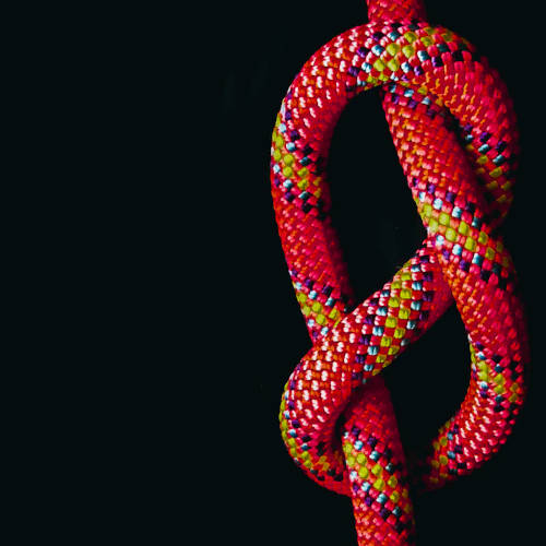 Knoten aus rotem Seil